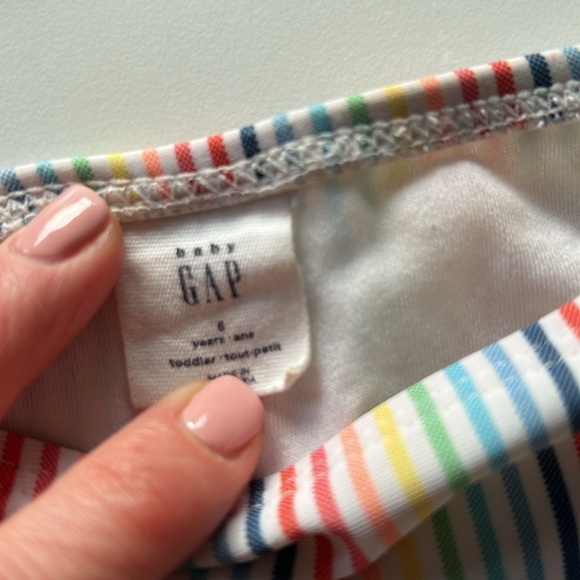 Super cute rainbow bikini 🌈 Size 5T - Picture 2 of 3